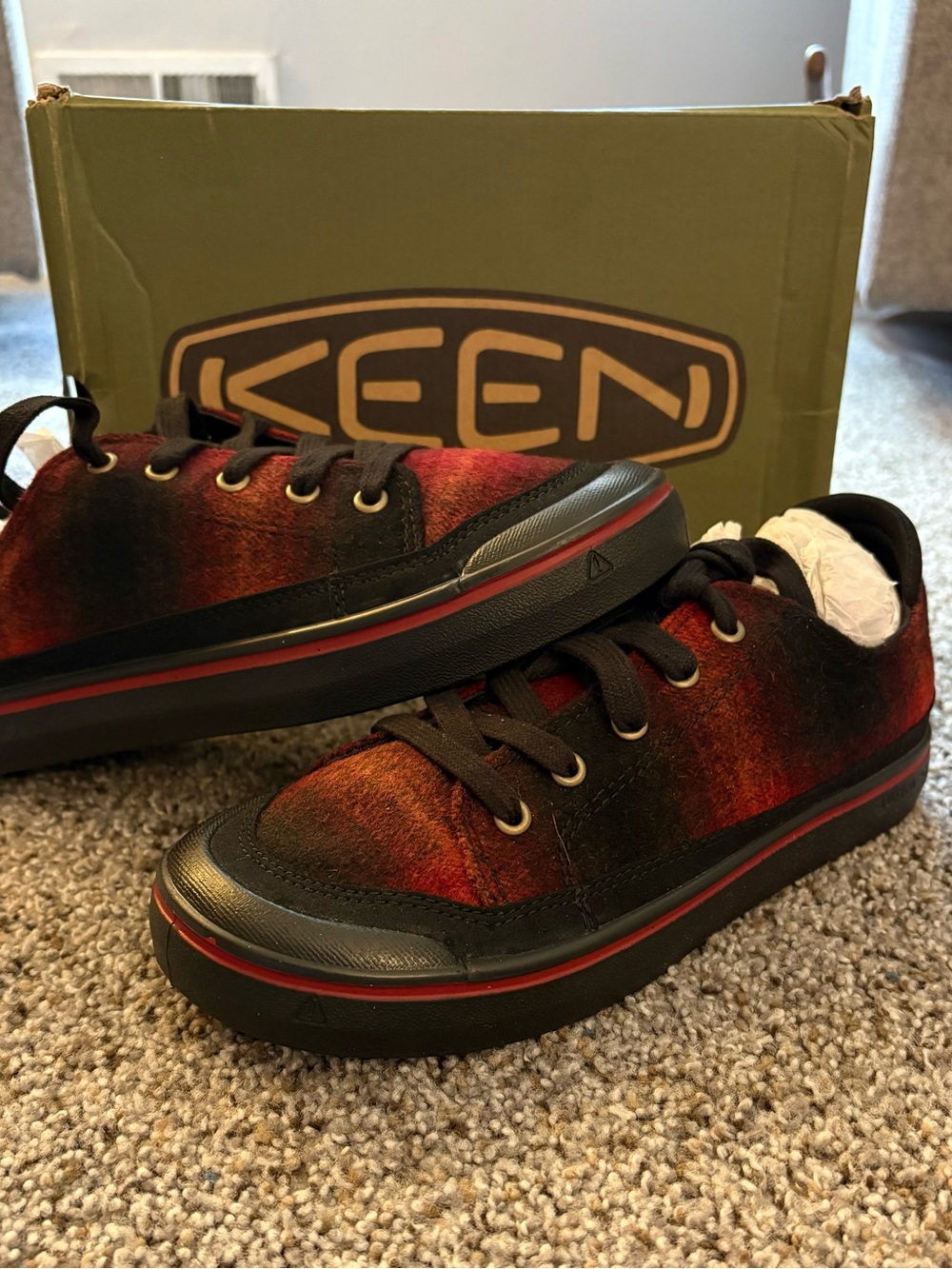 Keen Elsa IV Women’s Black and Red Plaid Flannel Sneakers